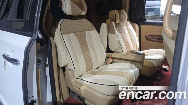Kia Canival 2017 — photo 11