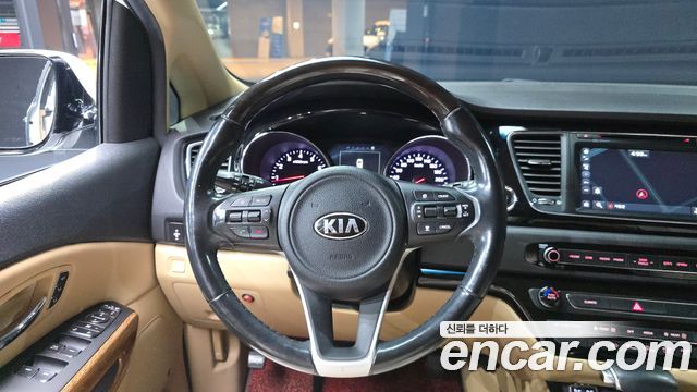 Kia Canival 2017 — photo 13