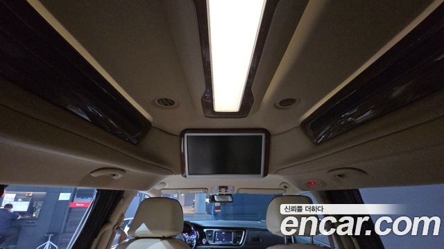Kia Canival 2017 — photo 17