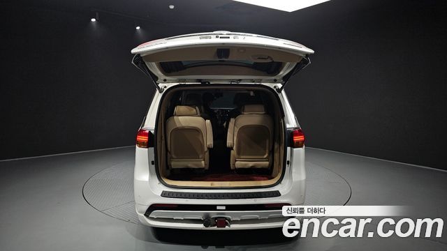 Kia Canival 2017 — photo 20
