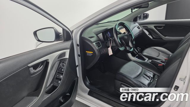 Hyundai AVANTE 2014 — photo 10