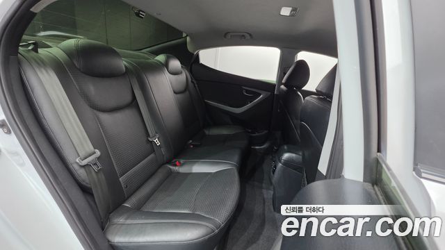 Hyundai AVANTE 2014 — photo 19