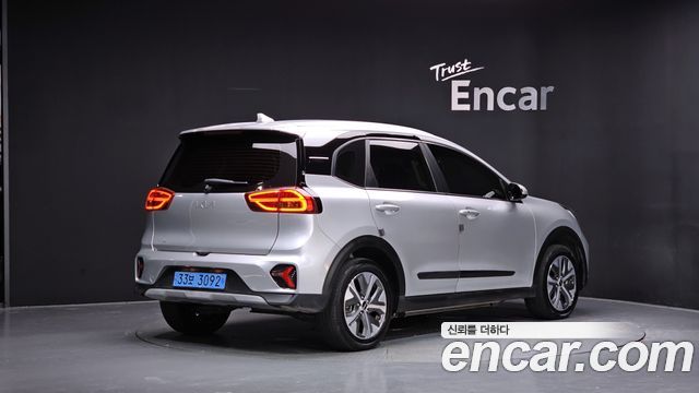 Kia Niro 2023 — photo 2
