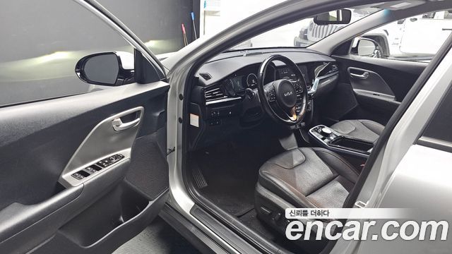 Kia Niro 2023 — photo 13
