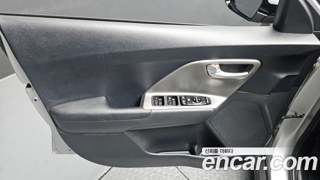 Kia Niro 2023 — photo 14