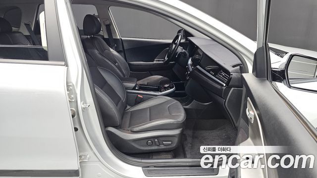 Kia Niro 2023 — photo 16