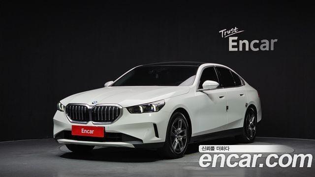 BMW 5-Series 2024 — photo 1