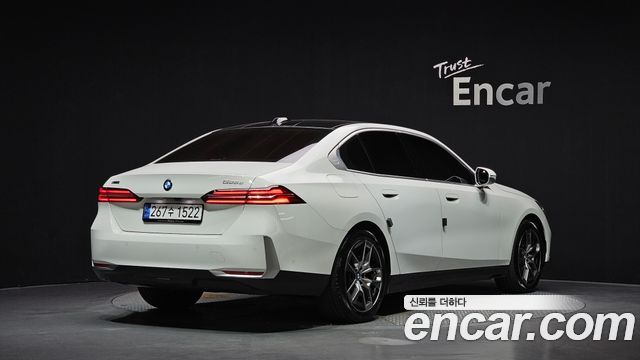 BMW 5-Series 2024 — photo 2