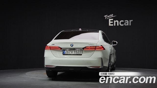 BMW 5-Series 2024 — photo 4