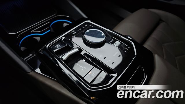 BMW 5-Series 2024 — photo 9