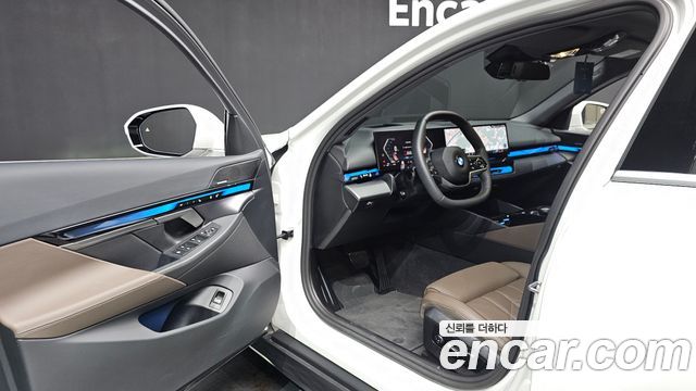 BMW 5-Series 2024 — photo 10
