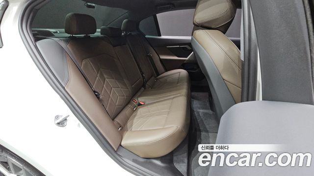 BMW 5-Series 2024 — photo 11