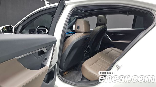 BMW 5-Series 2024 — photo 12