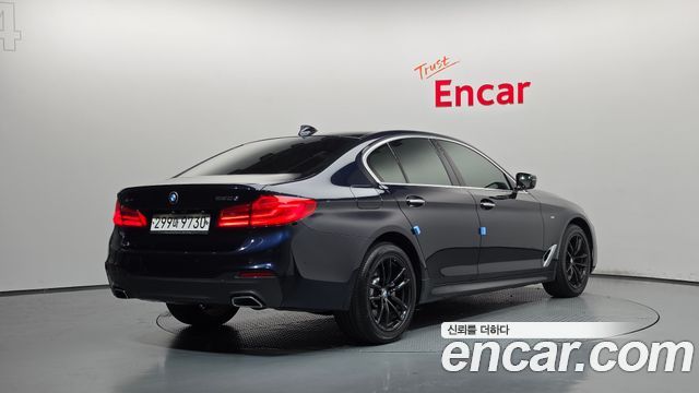 BMW 5-Series 2018 — photo 2