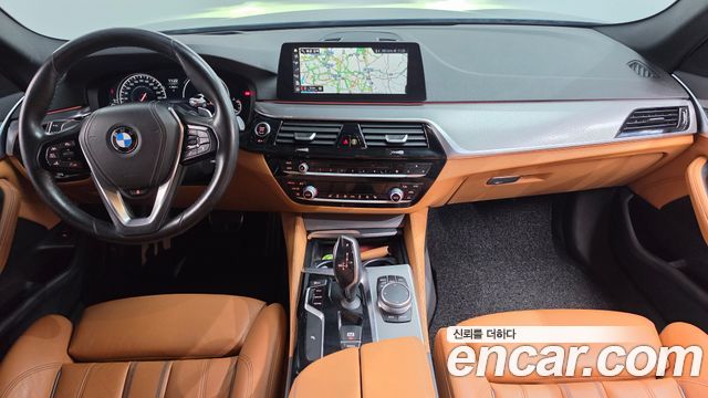 BMW 5-Series 2018 — photo 10