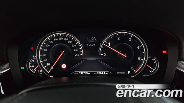 BMW 5-Series 2018 — photo 11