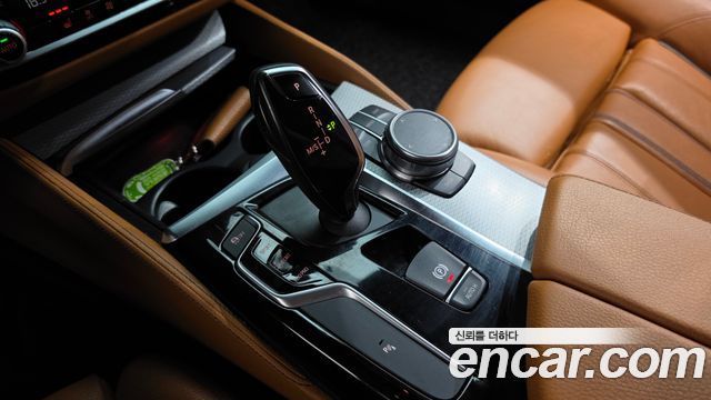BMW 5-Series 2018 — photo 12