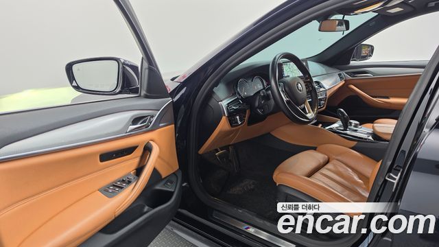 BMW 5-Series 2018 — photo 13