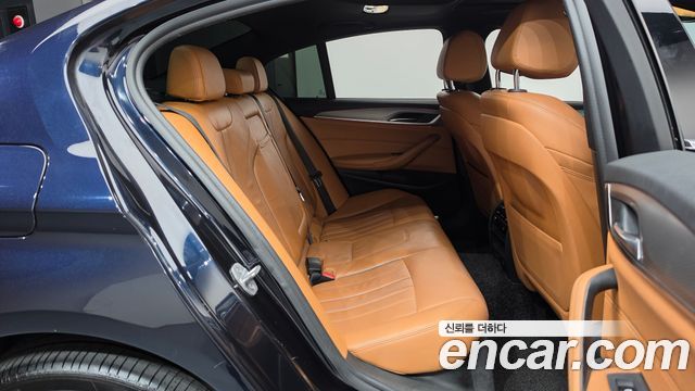 BMW 5-Series 2018 — photo 17