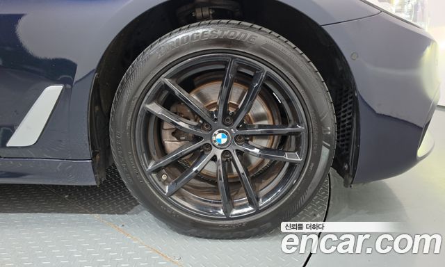 BMW 5-Series 2018 — photo 7