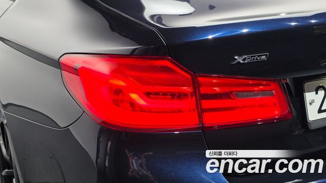 BMW 5-Series 2018 — photo 9