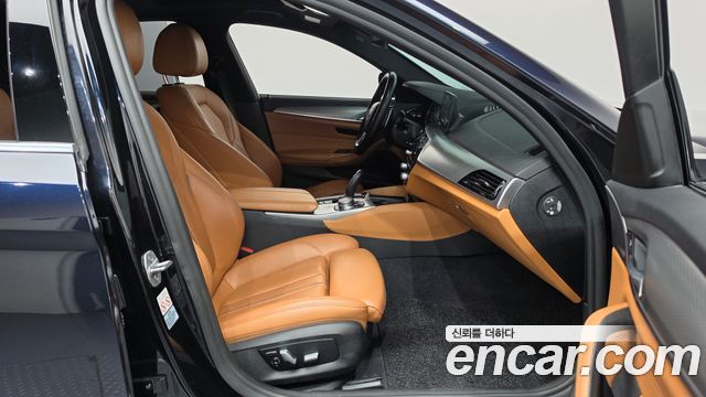 BMW 5-Series 2018 — photo 16