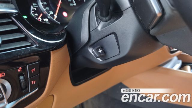 BMW 5-Series 2018 — photo 29