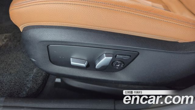 BMW 5-Series 2018 — photo 31
