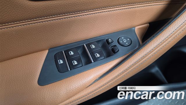 BMW 5-Series 2018 — photo 36
