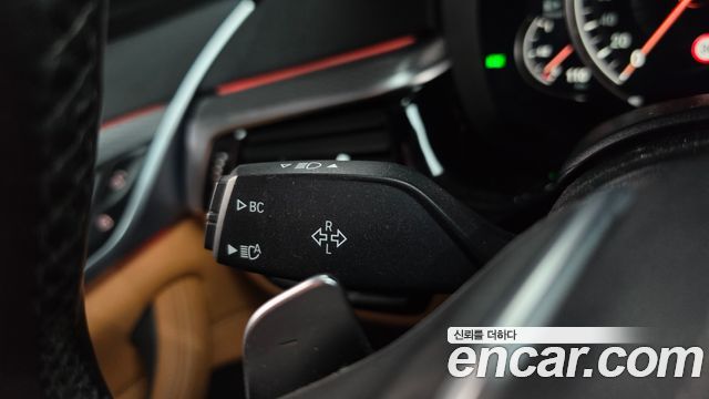 BMW 5-Series 2018 — photo 38
