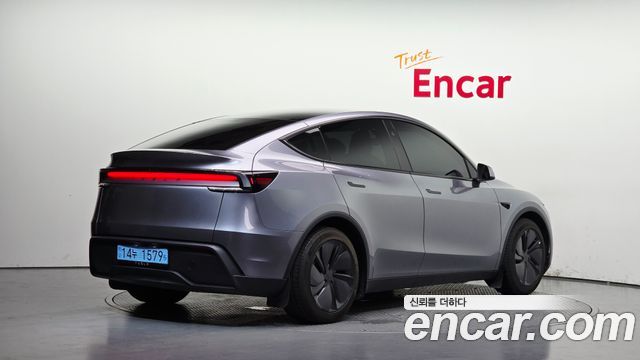 Tesla Model Y 2025 — photo 2