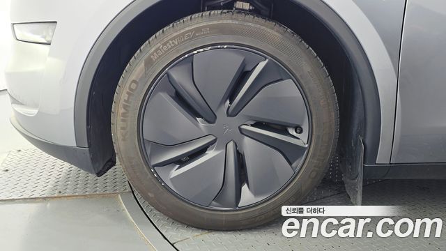Tesla Model Y 2025 — photo 5