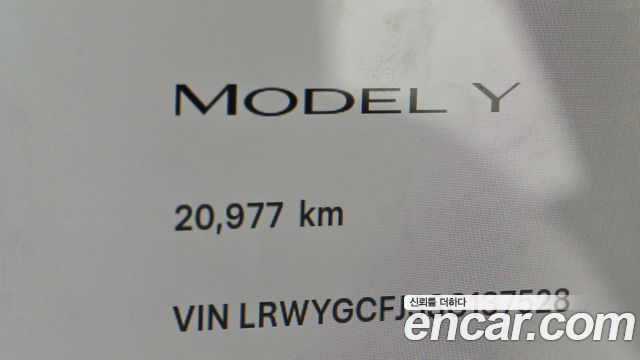 Tesla Model Y 2025 — photo 11
