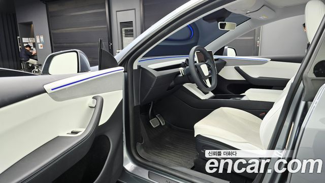 Tesla Model Y 2025 — photo 13