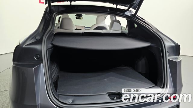 Tesla Model Y 2025 — photo 24