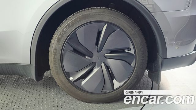Tesla Model Y 2025 — photo 7