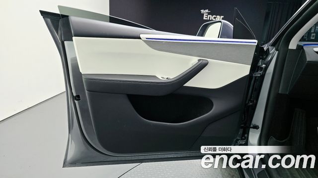 Tesla Model Y 2025 — photo 14