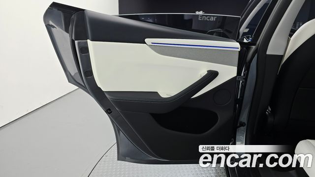 Tesla Model Y 2025 — photo 15