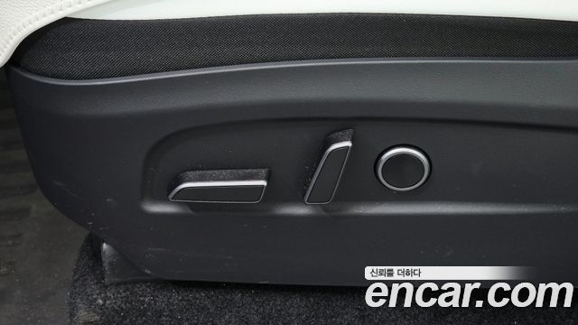 Tesla Model Y 2025 — photo 27