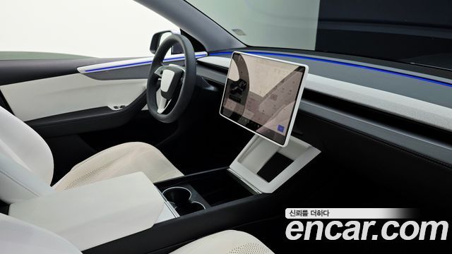Tesla Model Y 2025 — photo 28