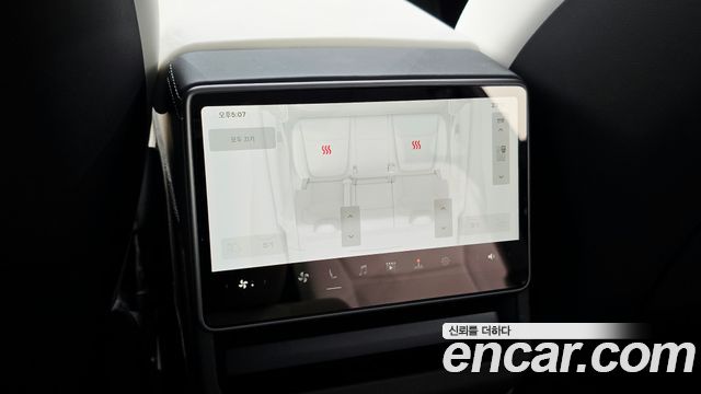 Tesla Model Y 2025 — photo 31