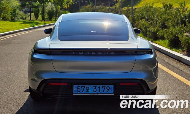 Porsche Taycan 2022 — photo 4