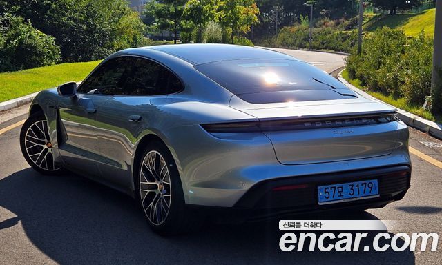 Porsche Taycan 2022 — photo 6