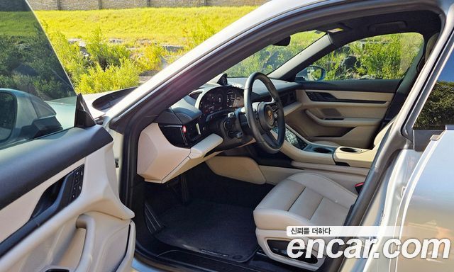 Porsche Taycan 2022 — photo 13