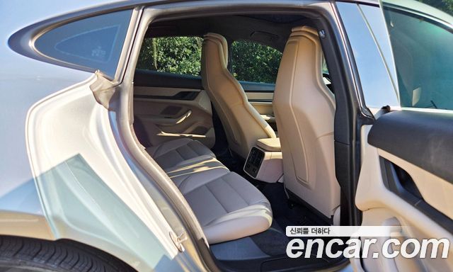 Porsche Taycan 2022 — photo 16