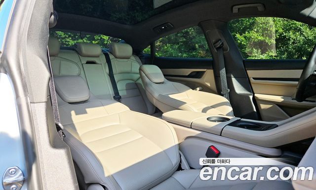 Porsche Taycan 2022 — photo 18