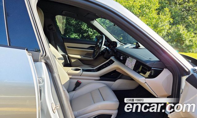 Porsche Taycan 2022 — photo 19