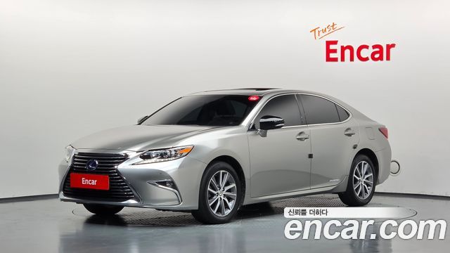 Lexus ES 2017 — photo 1