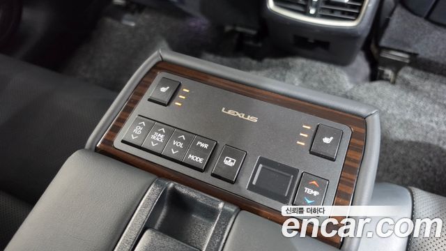 Lexus ES 2017 — photo 18