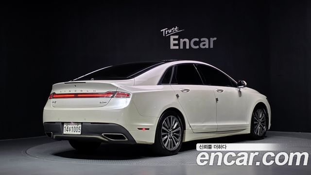 Lincoln MKZ 2018 — photo 2